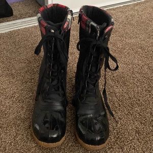 Women’s size 7. Black rain/snow boots with lace up detail and side zipper